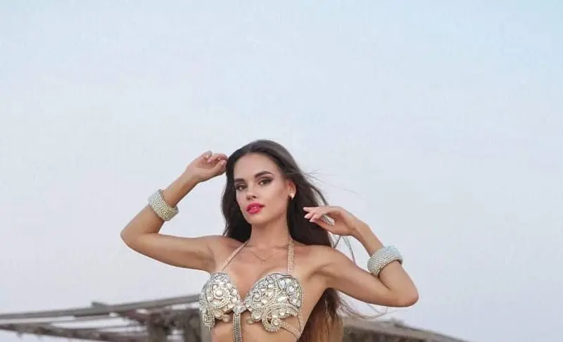 Belly dancer AR in a silver costume on a beach